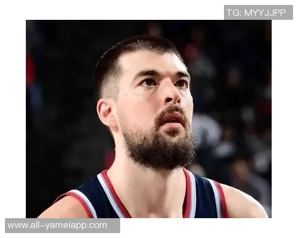 小卡面对祖巴茨防守困境展现个人能力成功打成2加1